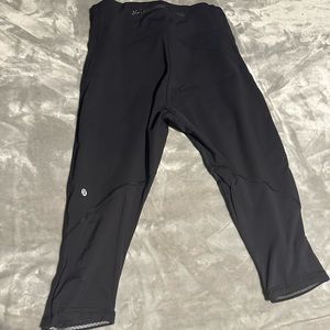 Size 8 lululemon cropped leggings